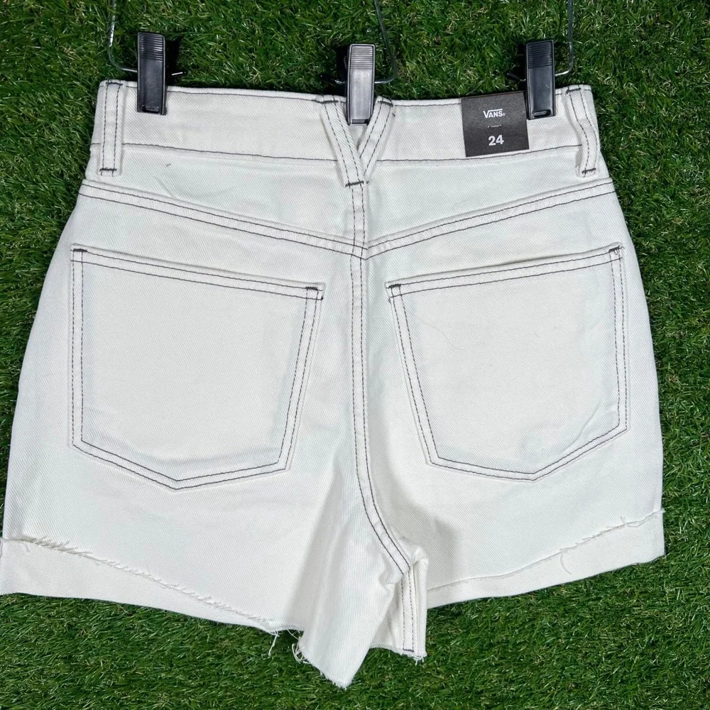 Vans Jennifer Shorts White Denim Contrast Stitch High Waist Raw Hem Size 24 NEW